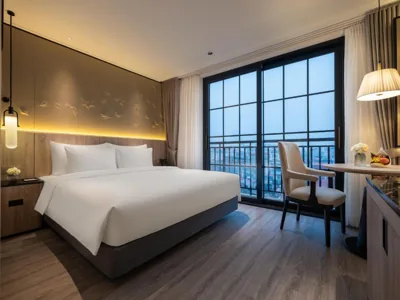 Metropole 套房，法式阳台及街景，含下午茶 — HOTEL du LAC SIGNATURE